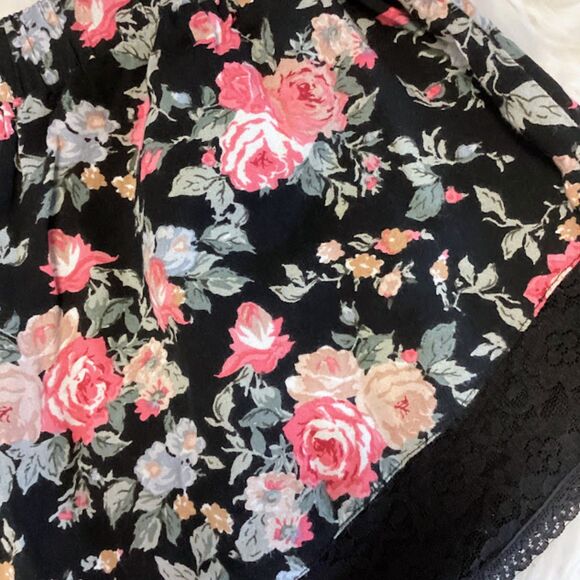 Urban Outfitters Band of Gypsies Floral Botanical Lace Shorts XS - Picture 5 of 9